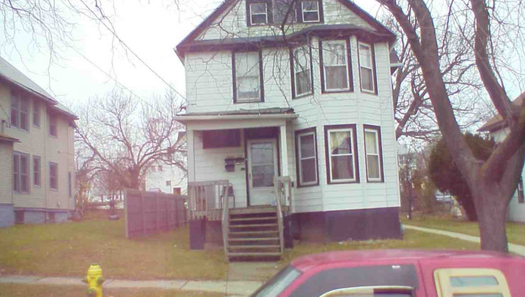 328 south ave., waukegan, il 60085