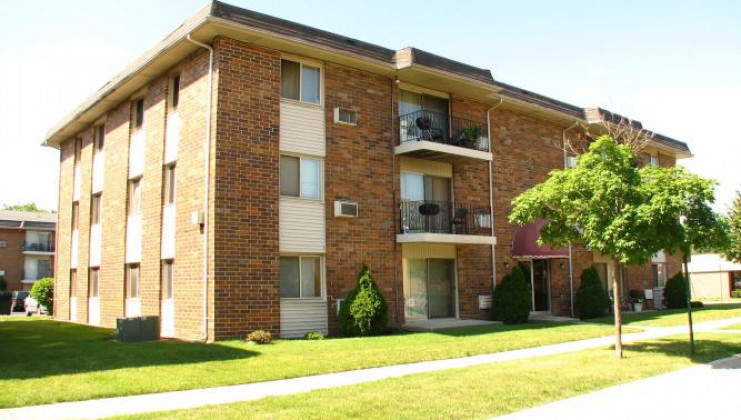 1925 s. canal st. #3a, blue island, il 60406