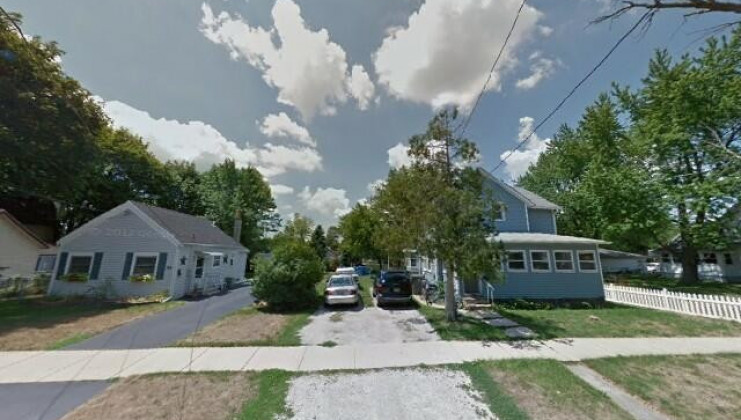 317 e 2nd st, east dundee, il 60118