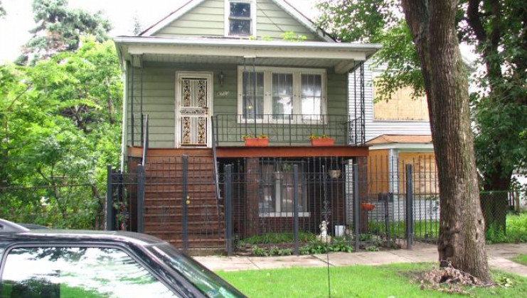 8733 s saginaw ave, chicago, il 60617