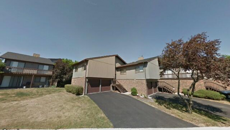 44 lake point dr, roselle, il 60172