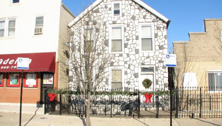 2056 w 19th st, chicago, il 60608
