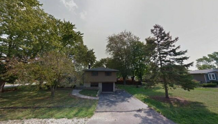 1120 ash st., lake in the hills, il 60102