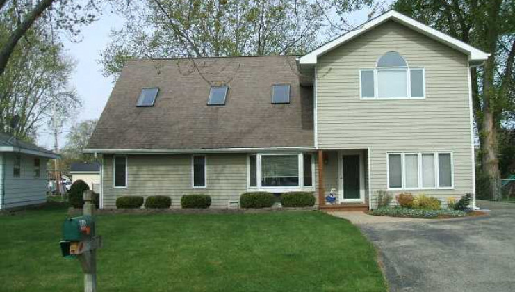 106 white oak dr, lindenhurst, il 60046