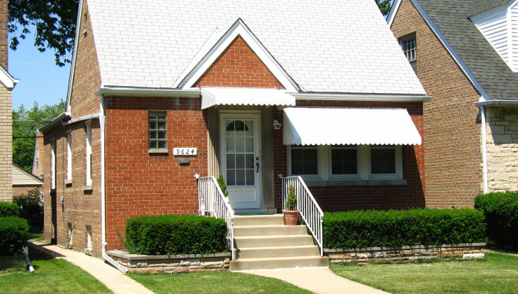 9624 s springfield ave, evergreen park, il 60805