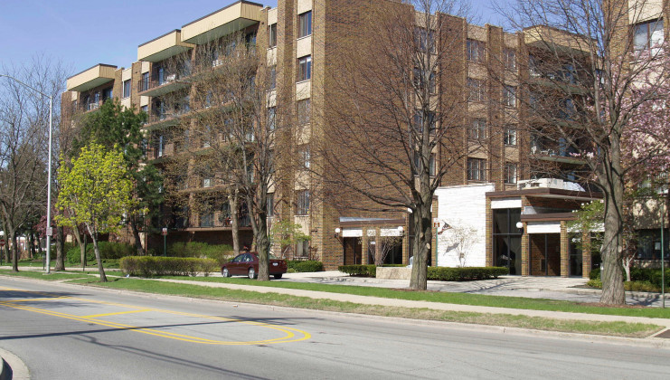 9558 gross point rd unit 504a, skokie, il 60076