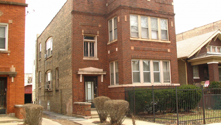 9037 s bishop st, chicago, il 60620