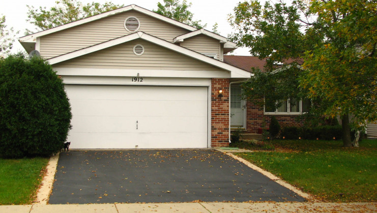 1912 sequoia dr, hanover park, il 60133
