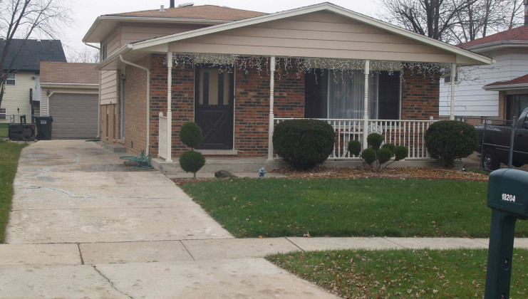 18204 ravisloe terrace, country club hills, il 60478