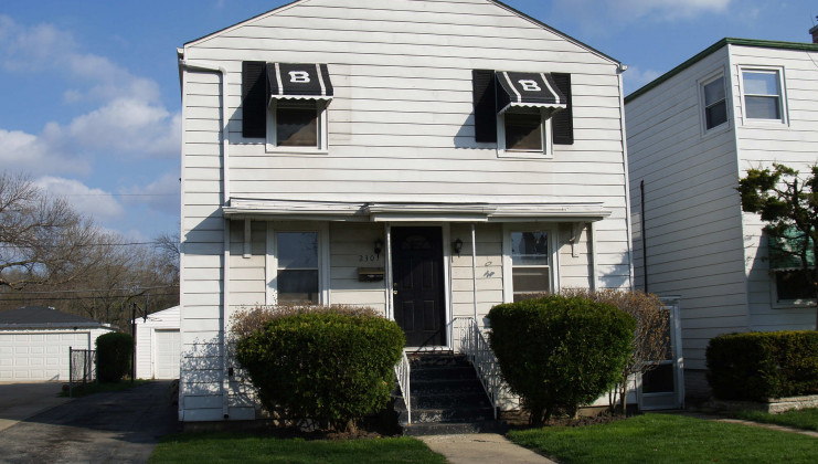2301 foster st, evanston, il 60201