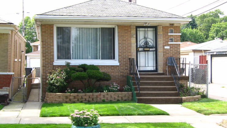 9314 s colfax ave, chicago, il 60617
