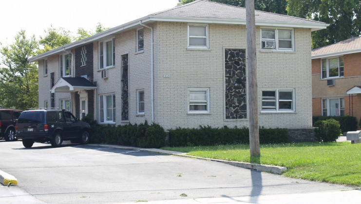 7645 s roberts rd, bridgeview, il 60455