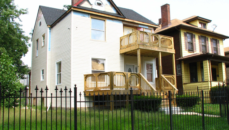 2710 e 76th pl, chicago, il 60649