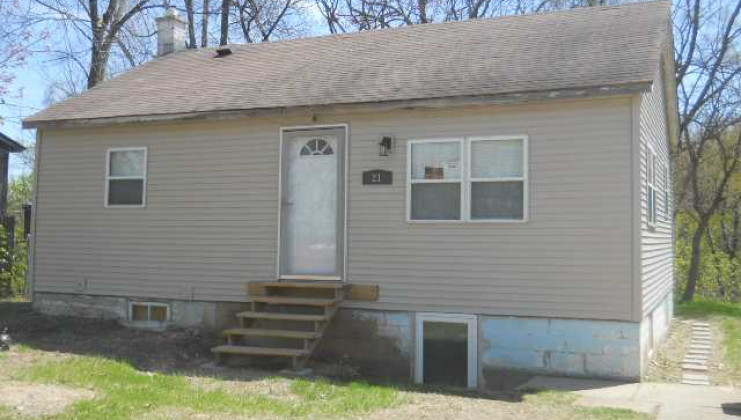 21 hill rd, fox lake, il 60020