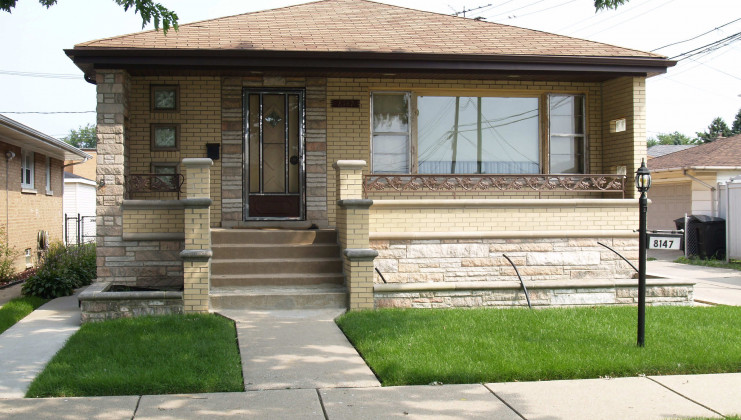 8147 s francisco ave, chicago, il 60652