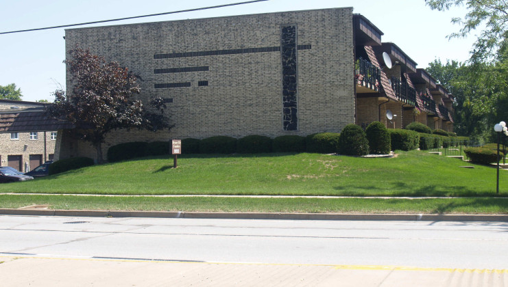 9111 s roberts rd unit no 6-c, hickory hills, il 60457