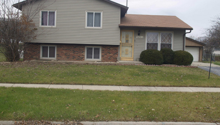 17210 peach grove ln, hazel crest, il 60429