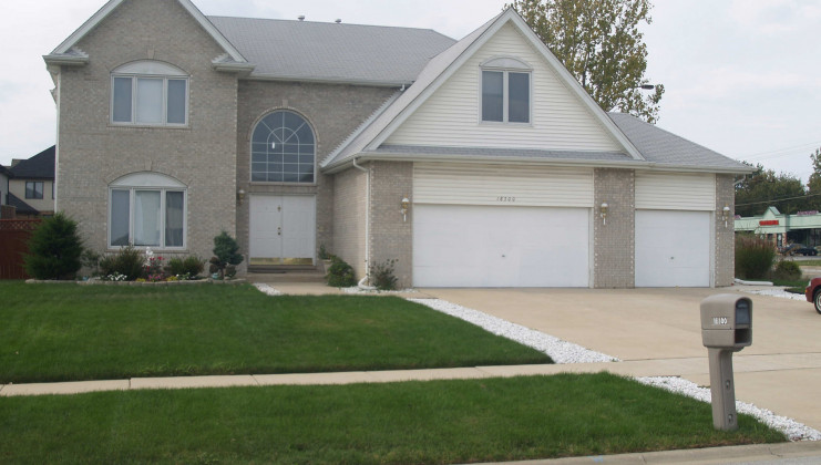 18300 carrington dr, hazel crest, il 60429