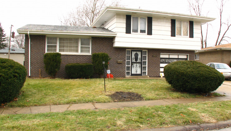 13940 richardson ave, robbins, il 60472