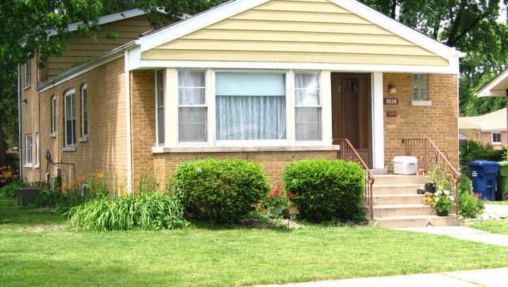 9228 s millard ave, evergreen park, il 60805