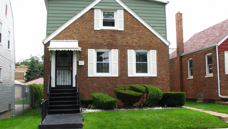 9109 s paxton ave, chicago, il 60617