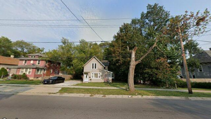 135 s liberty st, elgin, il 60120