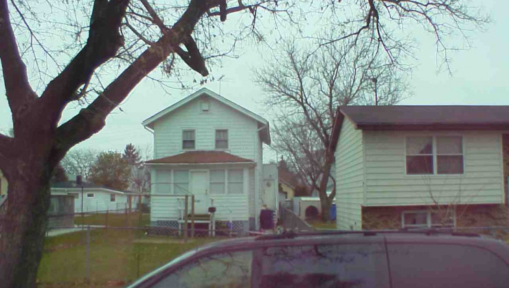 1428 lloyd ave, waukegan, il 60085