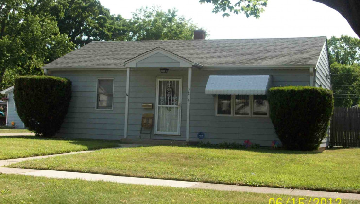 2819 ezekiel ave, zion, il 60099
