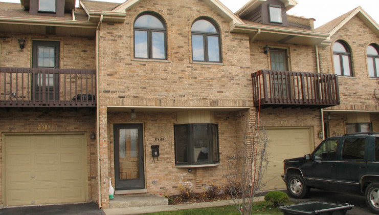 8903 village square ln, brookfield, il 60513