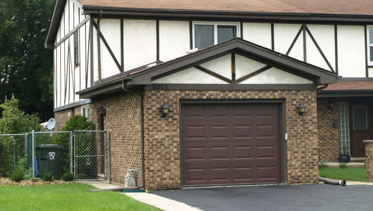 1044 s hunt club dr, mount prospect, il 60056