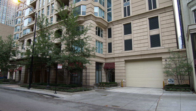 25 e superior st apt 4201, chicago, il 60611