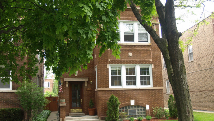 3740 w cornelia ave, chicago, il 60618