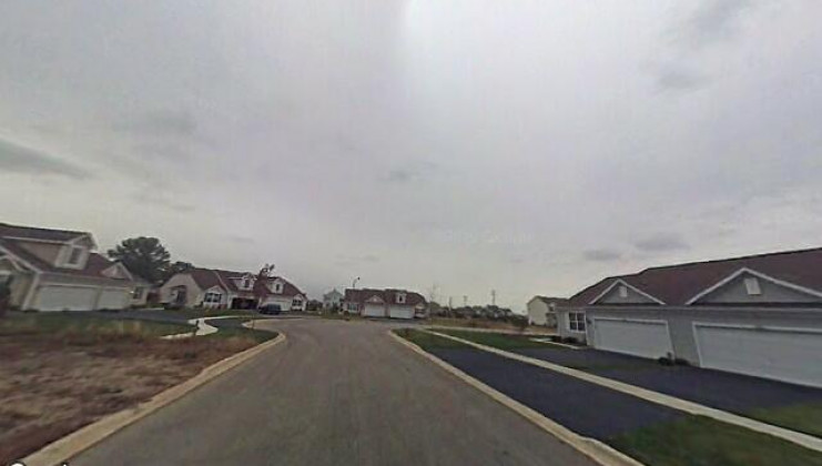 351 cobblestone circle, harvard, il 60033