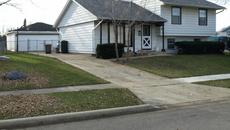 1325 n greenmeadows blvd, streamwood, il 60107