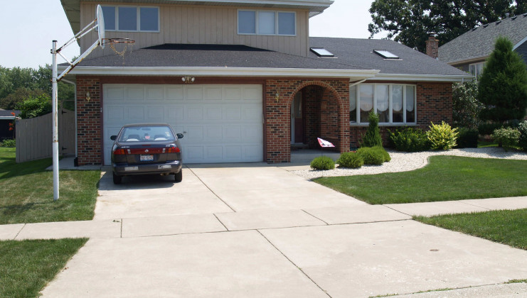 7433 blackstone ave, justice, il 60458