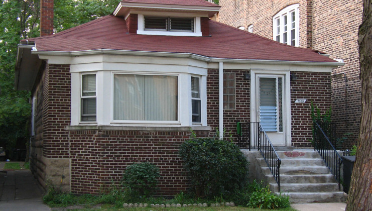 7735 s colfax ave, chicago, il 60649