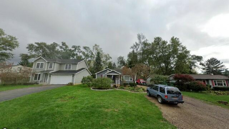 10 deer path, lake in the hills, il 60156