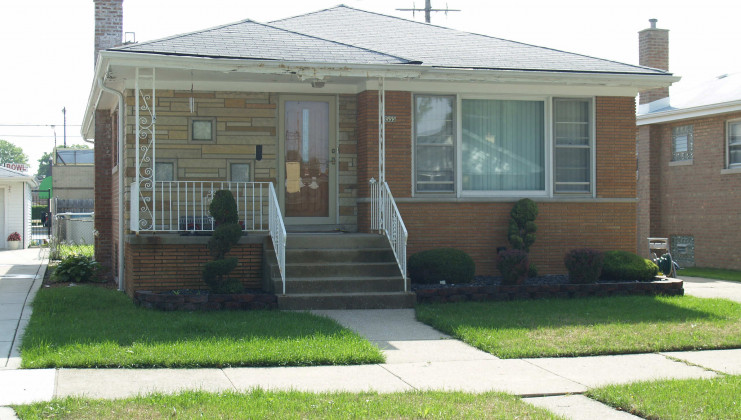 8555 s komensky ave, chicago, il 60652