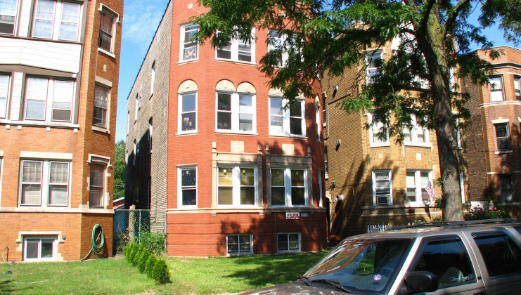 10734 s avenue c, chicago, il 60617