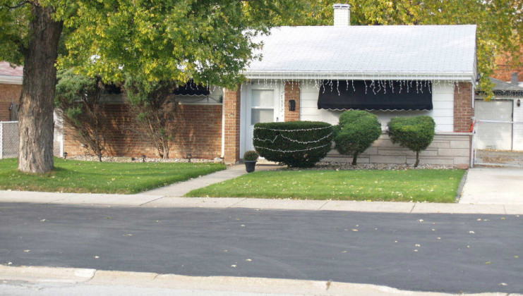 17332 burnham ave, lansing, il 60438