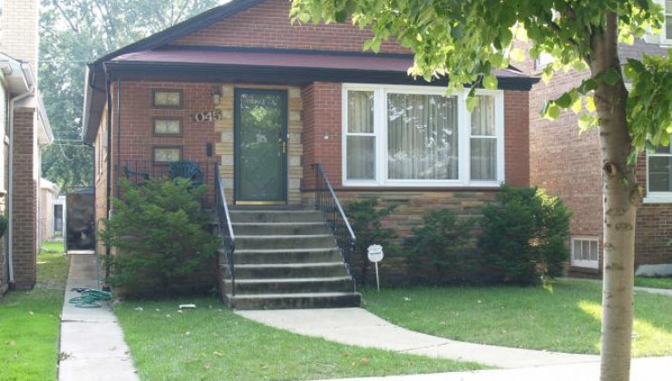 8045 s mozart st, chicago, il 60652