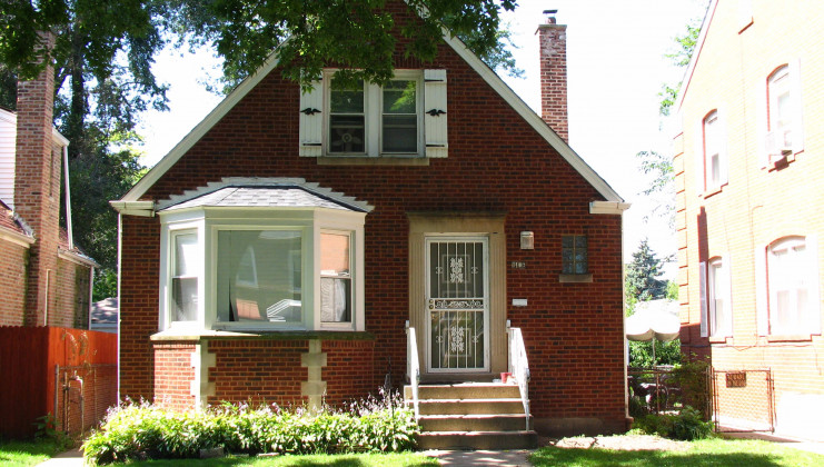 8416 s bennett, chicago, il 60617