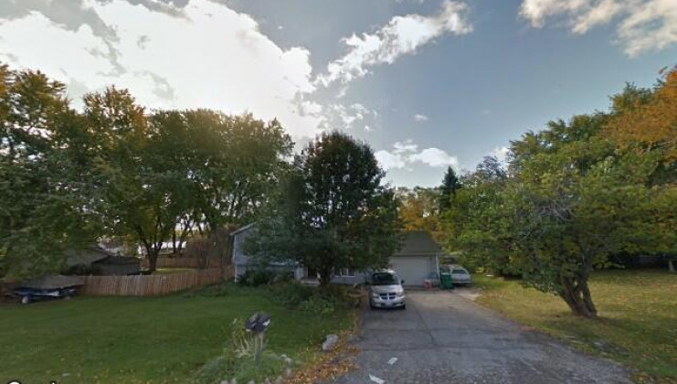 1321 channel beach ave, mchenry, il 60050
