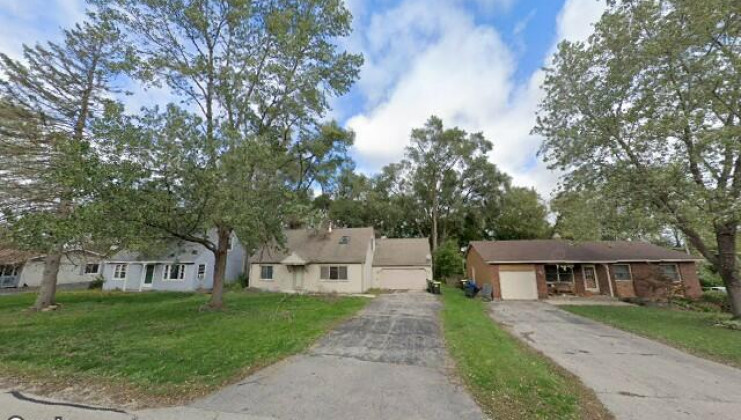 403 plum st, lake in the hills, il 60156