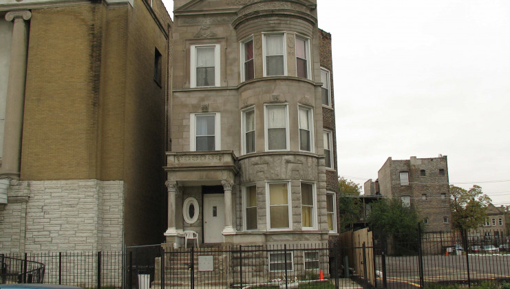 1306 s independence blvd, chicago, il 60623