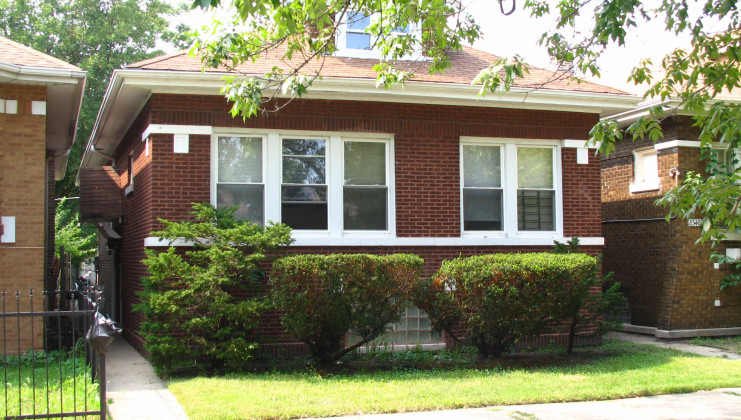 8350 s oglesby ave, chicago, il 60617