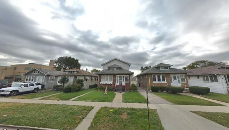 2608 glos ave, bellwood, il 60104