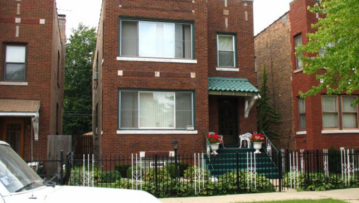 8018 s colfax ave, chicago, il 60617