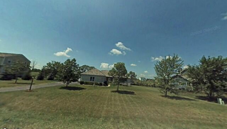 8621 countryshire ln, spring grove, il 60081