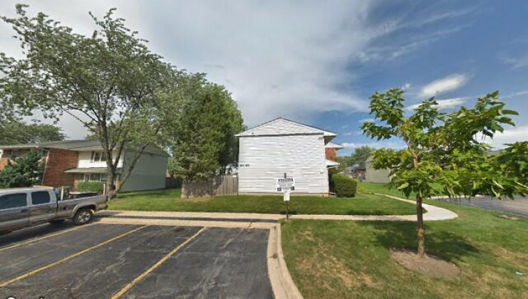 914  miller ave, streamwood, il 60107